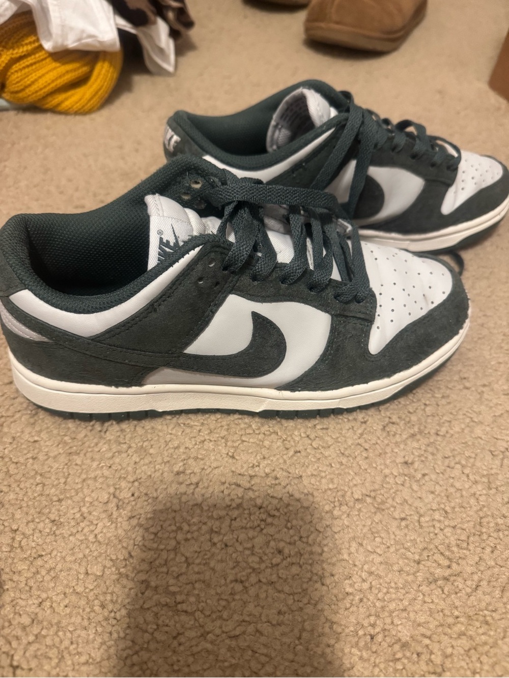 Nike Low-Top Sneakers — Forest Green & White